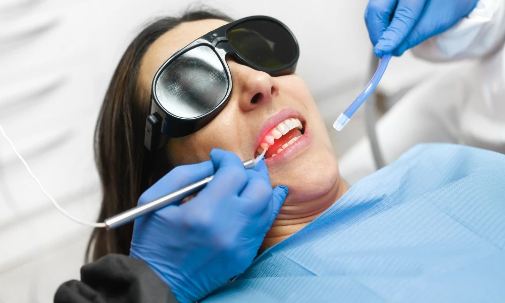 Modern Cosmetic Dentistry: How to Choose the Right Treatment for a Natural-Looking Smile